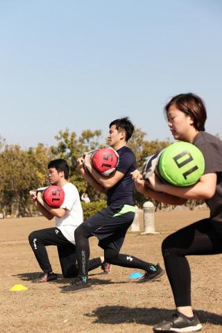 動人(到府健身、瑜伽) - 動人企業包班團課-有氧肌力 動人(到府健身、瑜伽) - 動人企業包班團課-有氧肌力