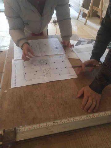 上舜設計 - 現場談論施工圖紙