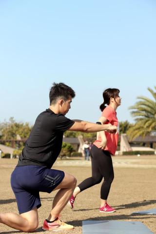 動人(到府健身、瑜伽) - 動人企業包班團課-有氧肌力 動人(到府健身、瑜伽) - 動人企業包班團課-有氧肌力