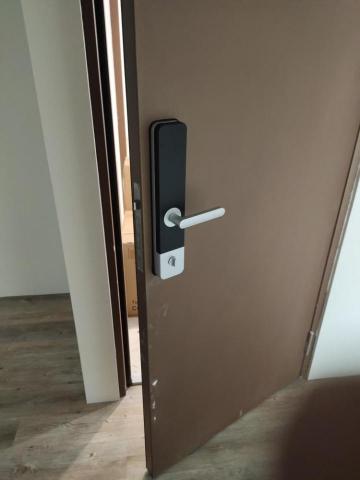 旭電工程行 - 智能門鎖