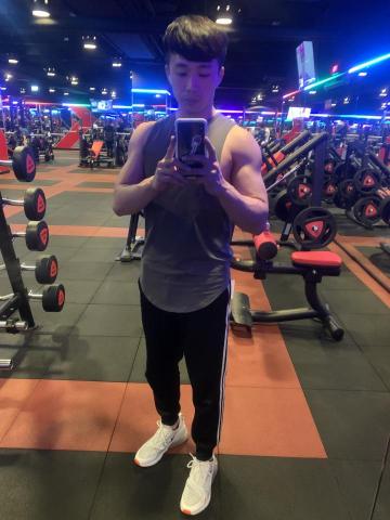 提供射箭護胸服務的專家劉咏澈