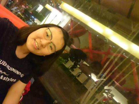 提供線上家教服務的專家劉欣如