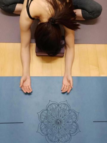 Alyssaღ 小喬 - 私人家教瑜珈課，因個人身體狀況安排課程，進而調適身、心、靈的瑜珈課，使人心情放鬆愉悅。