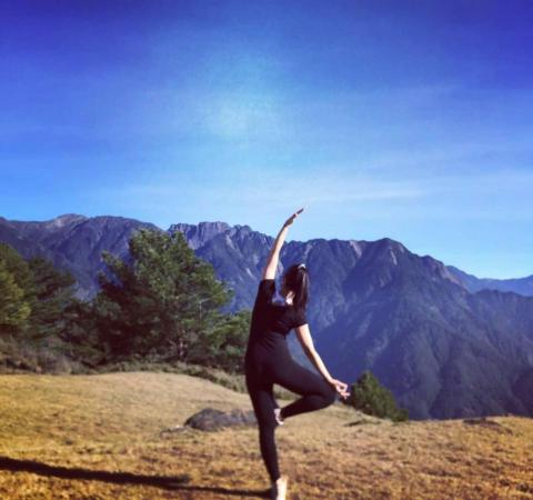 Alyssaღ 小喬 - 登山瑜珈，瑜珈能讓你找回真真實的自己。