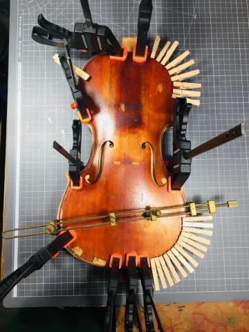 型男音樂教室(提琴製作、提琴維修、提琴教學、提琴表演、婚宴商 - 提琴維修
專業診斷分析建議
各種意外、年久失修
提琴各部件重製恢復