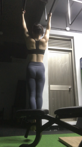 提供衝浪教練課服務的專家曹米妮