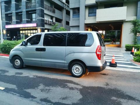 比翼車隊專業外拍車 - 九人座車，乾淨舒適