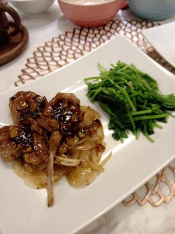 Sophie廚坊 - 蒜味羊排佐菠菜