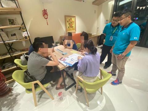 翰鼎地政士聯合事務所 - 美女代書簽約囉~~