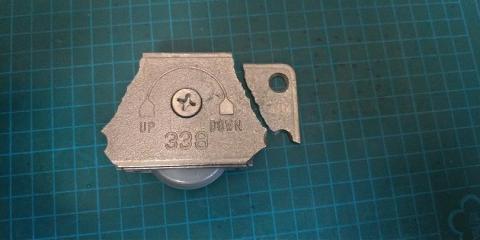 何師傅 - 衣軌門輪更換 何師傅 - 衣軌門輪更換