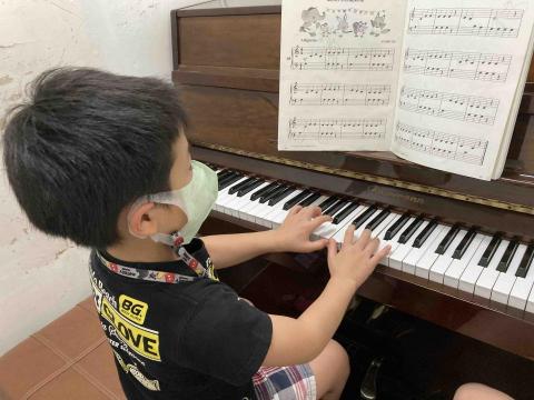 無到府/黃老師鋼琴大安工作室（近附中仁愛） - 很喜歡音樂的小男生～每天回家都要先練鋼琴才願意做其他作業❤️