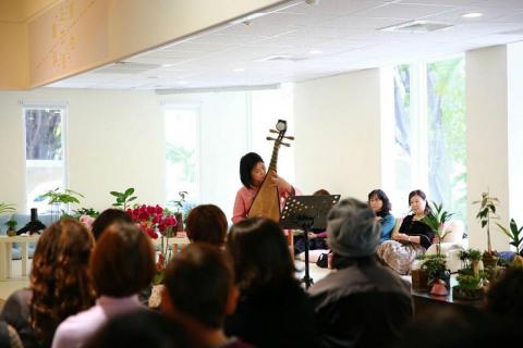 洪蘭真 - 2016年受邀演奏於高雄市婦女館開幕儀式