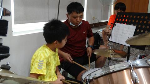 阿輝爵士鼓 - 前鎮教會上課實況