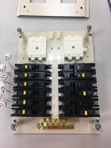 安心  水電工程行 - 新款 卡式匯流排 全配漏電斷路器 確保安全
老師傅們 別再爭了 法規規定的 安心  水電工程行 - 新款 卡式匯流排 全配漏電斷路器 確保安全
老師傅們 別再爭了 法規規定的