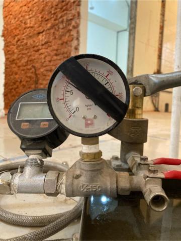 黃鴻哲 - 冷熱水管試壓