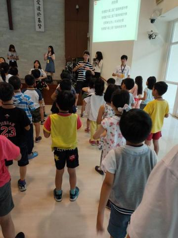 櫻花 - 營隊帶領孩子唱跳詩歌