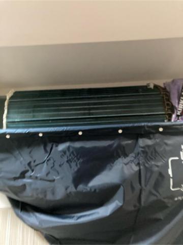 黃鴻哲 - 分離式冷氣清洗照