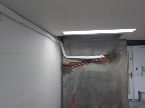 小陳師傅 - 信義路四段曼哈頓-（客廳）冷媒銅管及排水管施作