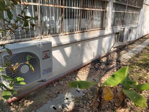 小陳師傅 - 新竹國小-三菱冷氣室外機及管槽施作