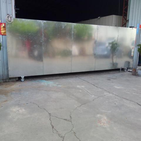 益鑫工業社 - 花板大門