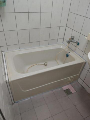 張書瑋 - 埋新熱水管後施作防水復原浴缸及磁磚