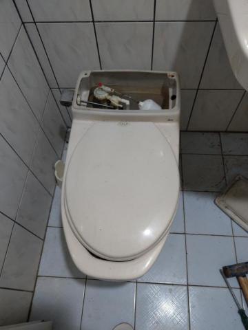 張書瑋 - 舊式馬桶拆除