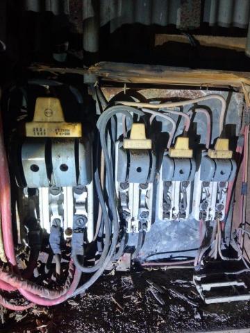 張書瑋 - 拆除鍘刀開關