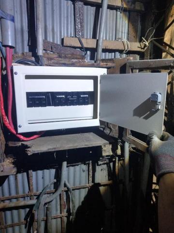 張書瑋 - 鍘刀更換開關及新增開關箱
