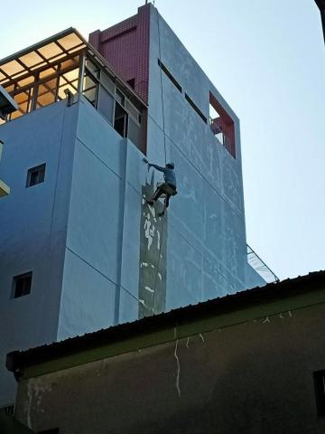 偉傑油漆工程行 - 外牆防水中塗施作