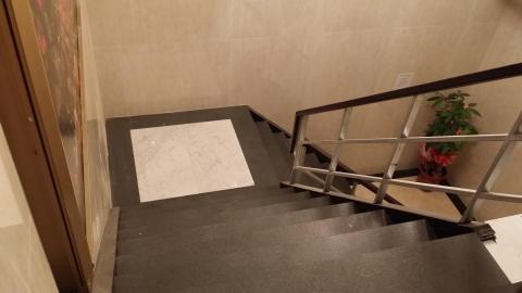 陳先生 - 鋼架大理石樓梯