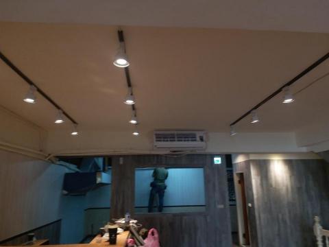 益展水電 - 軌道燈安裝