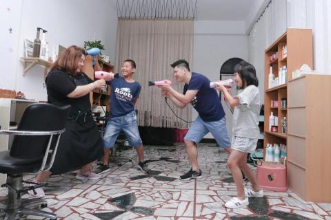 Sarah - 髮廊的全家福