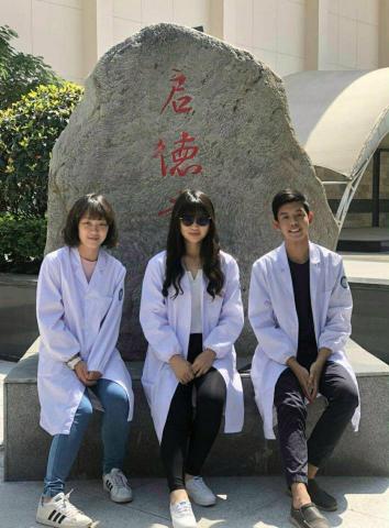 梁家榮 - 醫學院港澳台生合照