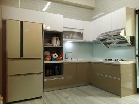 系統櫥櫃洪小姐 - 歐化廚具工程