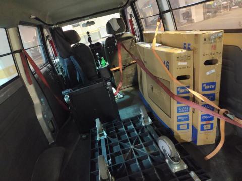 一台車凸歸呆丸 - LED廣告機配送，汐止，泰山，龜山，新竹遠百