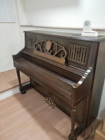 樸實優質搬家 - 古典鋼琴 搬運前 