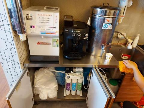 川禾淨水/廖文璁 - 6道小立架RO逆滲透純水機+賀眾桌上型冰溫熱飲水機