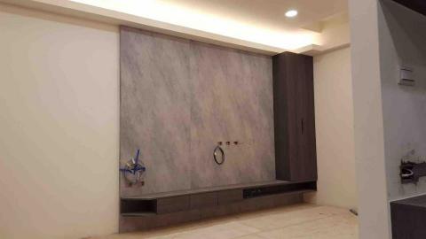 昀墨室內裝潢工程行 - 電視櫃與電視牆都是系統式木作工法