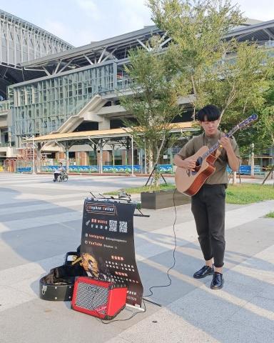 東東Music - 街頭演出