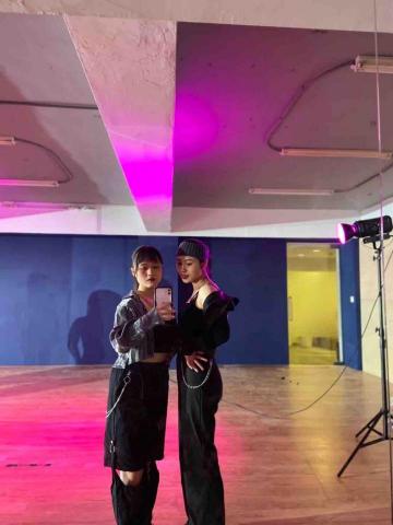 Coco - 指導舞團團員進行舞蹈拍攝