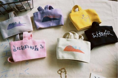 劉晏庭 - 版畫印刷
可自製自己喜歡的圖案印刷在衣服、筆記本、杯套、帆布袋上