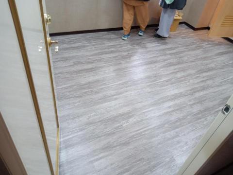 嶺頭裝潢（張家睿） - 套房更換塑膠地板