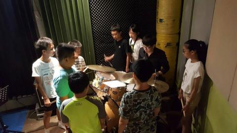 KrabyMusicStudio克雷音樂KMS工作室 - 大朋友，小朋友，單人，多人。各種上課型態我們都可以安排喔。