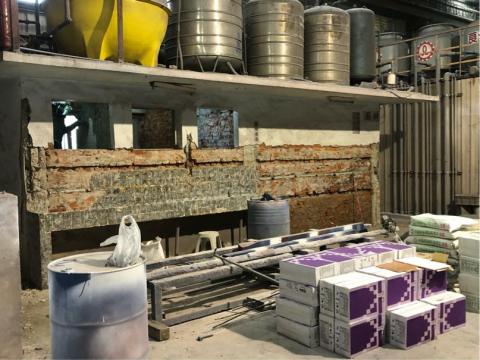 專業 打石 拆除 - 工廠廁所洗手台翻修前1