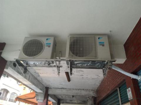 阿鴻冷氣電器工程行 - 戶外冷氣吊頂安裝