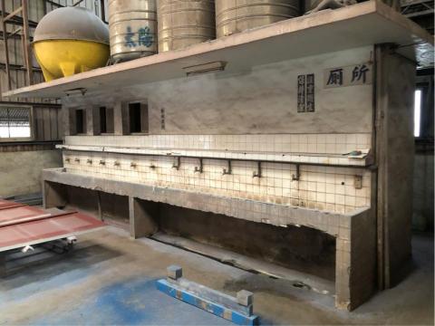 專業 打石 拆除 - 工廠廁所翻修前2