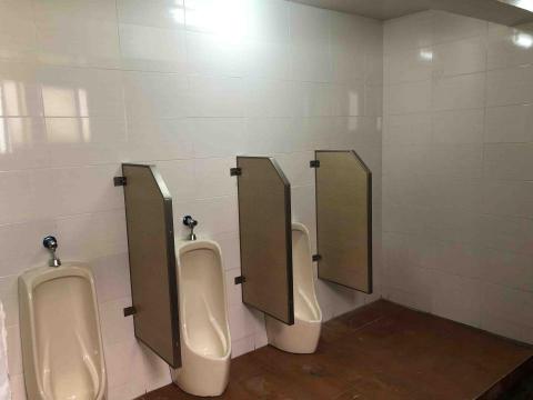 專業 打石 拆除 - 工廠廁所翻修後