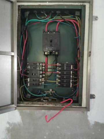 謝昇諺 - 老舊公寓配盤更換前 謝昇諺 - 老舊公寓配盤更換前