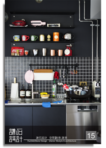 謙石設計 - 用大膽的黑色打造個性廚房,符合男主人對於生活的品味,利用窗畔臥榻設計串聯空間,光線能充滿室內,讓喜歡暗色的屋主能享受都市中少有的明亮恬靜窗畔廚房美學。 謙石設計 - 用大膽的黑色打造個性廚房,符合男主人對於生活的品味,利用窗畔臥榻設計串聯空間,光線能充滿室內,讓喜歡暗色的屋主能享受都市中少有的明亮恬靜窗畔廚房美學。