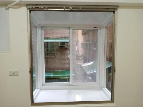 匡鍀鋼鋁門窗公司 - 白色凸窗